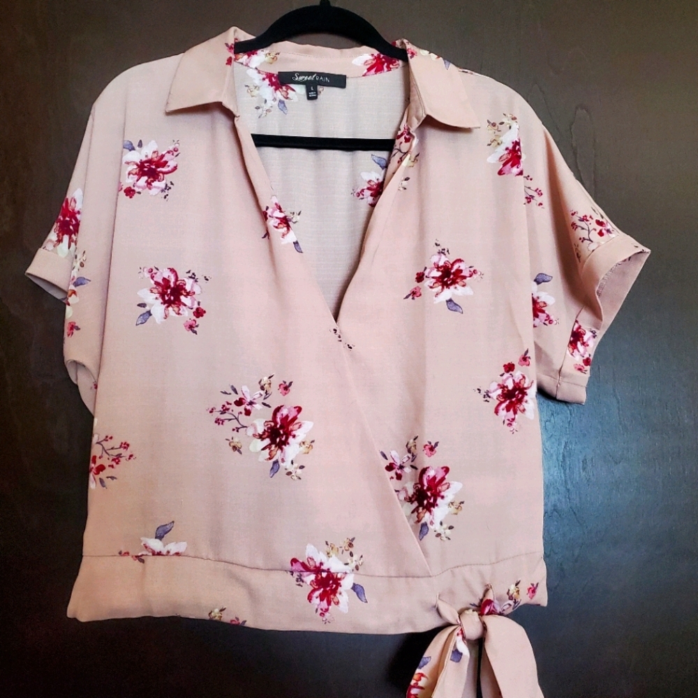 Floral wrap style top